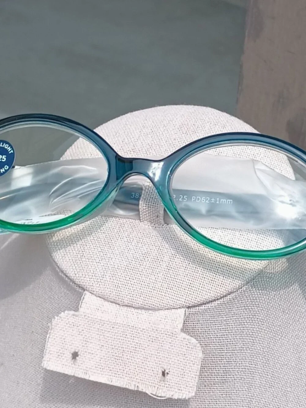 Reading Glasses by Peepers (Filly), +2.25 strength, teal/green ombre color, NWT